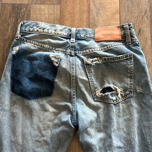 Moussy one back pocket artsy jeans size 25. Slightly worn. Vintage look